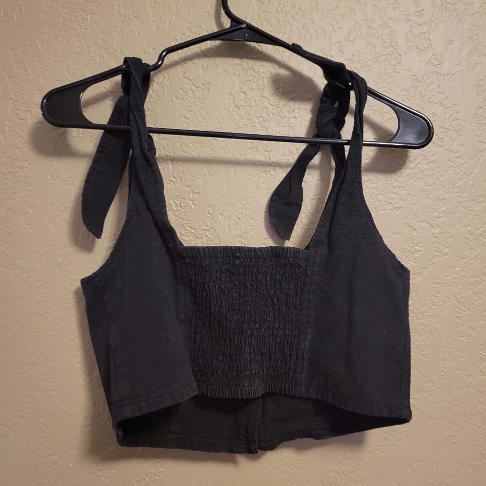 Kendall & Kylie Black Tie-Shoulder Button Front Crop Top - Picture 2 of 6
